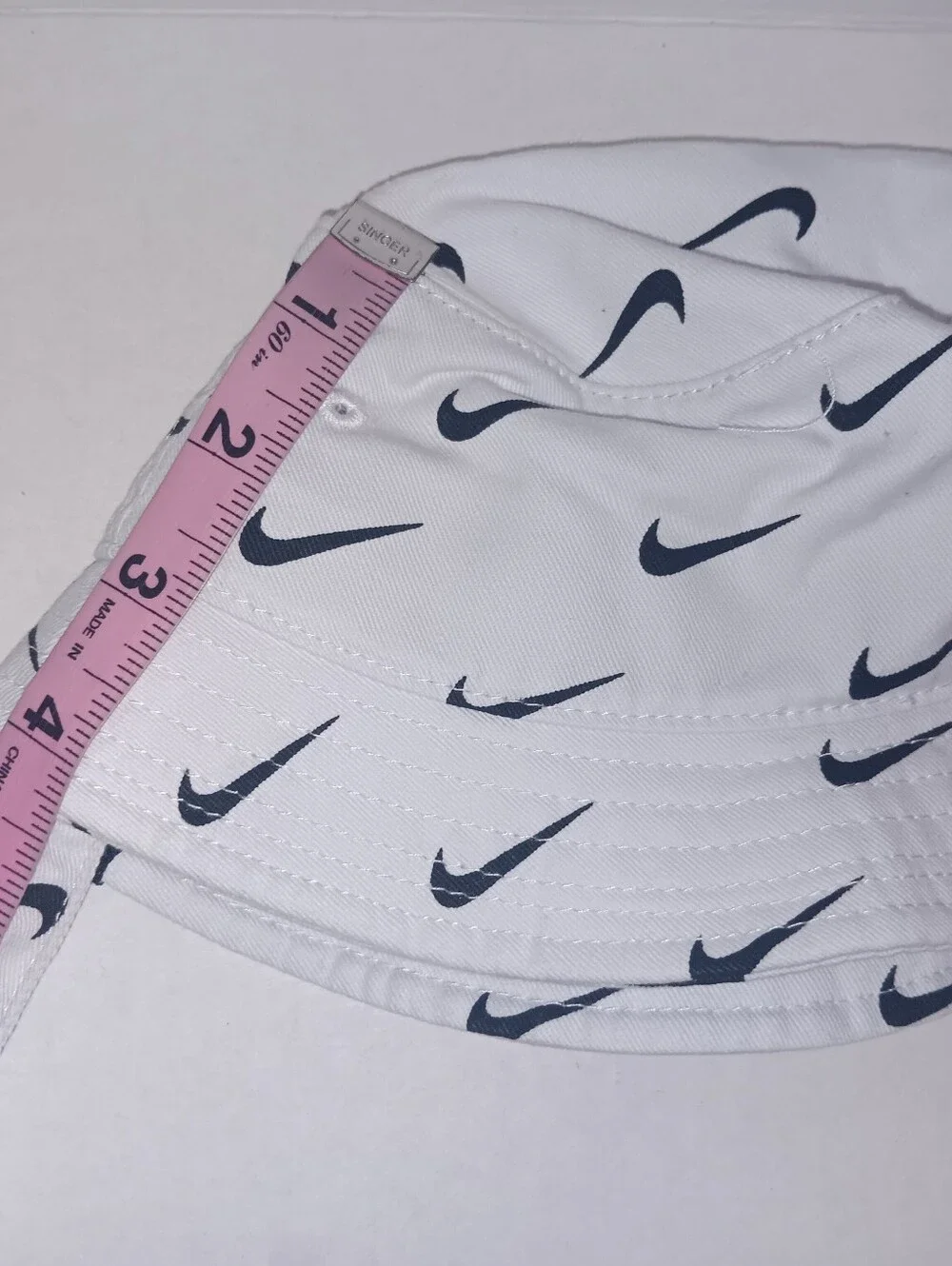 NIKE SWOOSH INFANT ADJUSTABLE CHIN STRAP COTTON BUCKET HAT